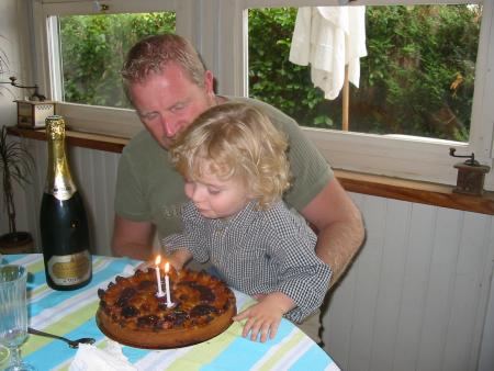 �a y est j'ai souffl� mes bougies!!! 2 ans.....