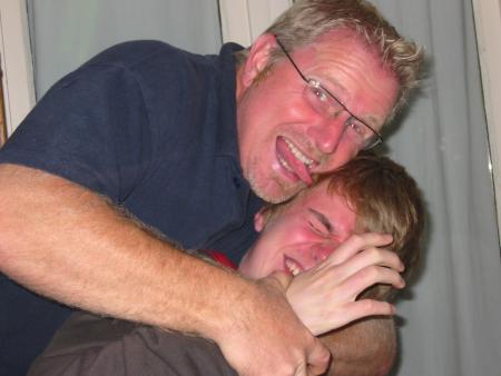 tu as gagn� pour tes 14 ans des bisous baveux de ton papa ch�ri!